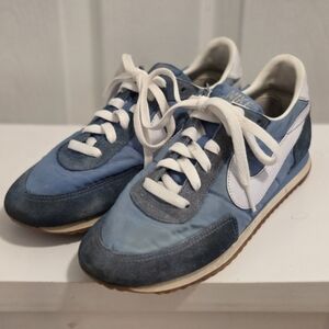 Vintage Nike Blue and White Women's Sneakers 1980s 80s Size 7.5
